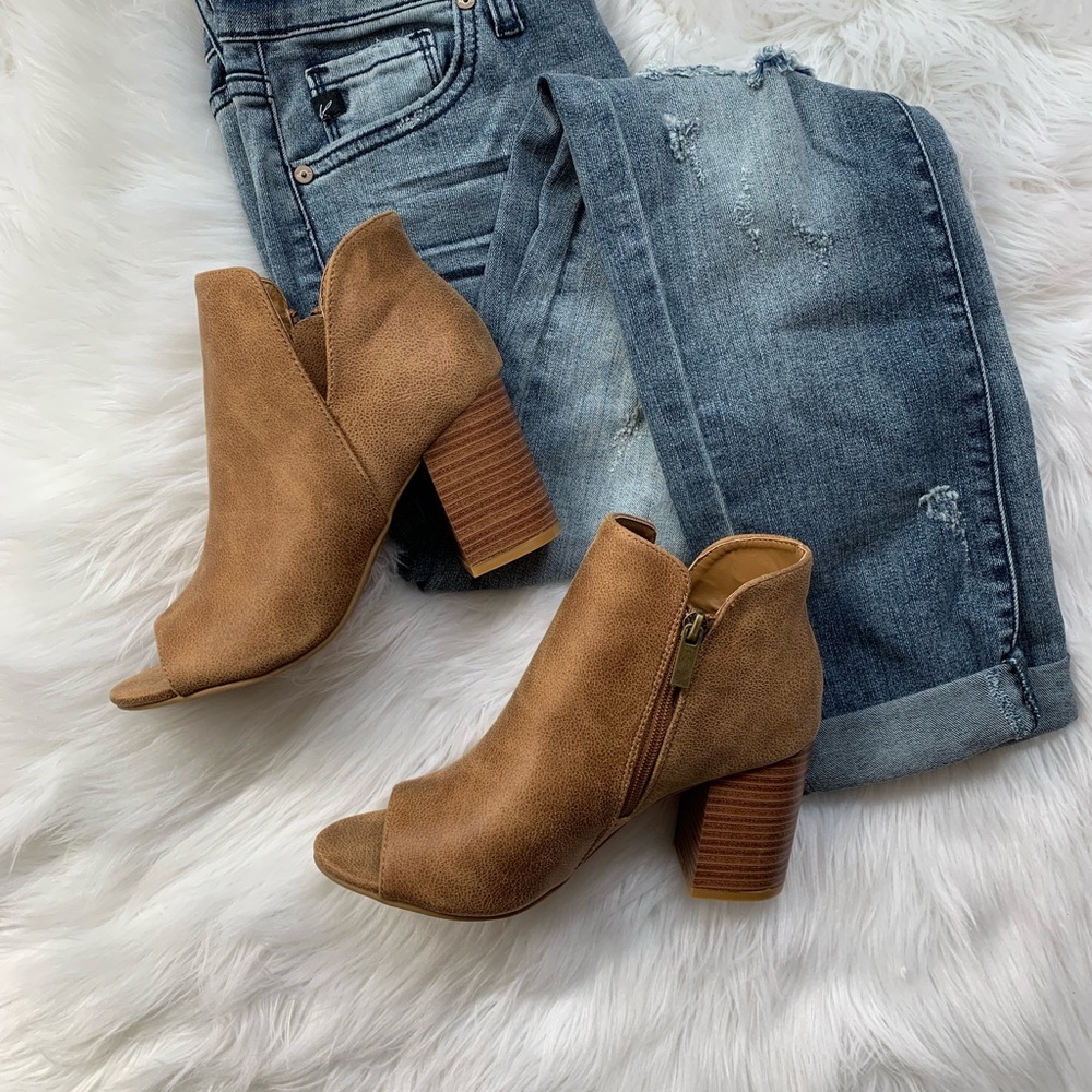 ๐ Aubrey - Tan Ankle Booties - Picture 2 of 5